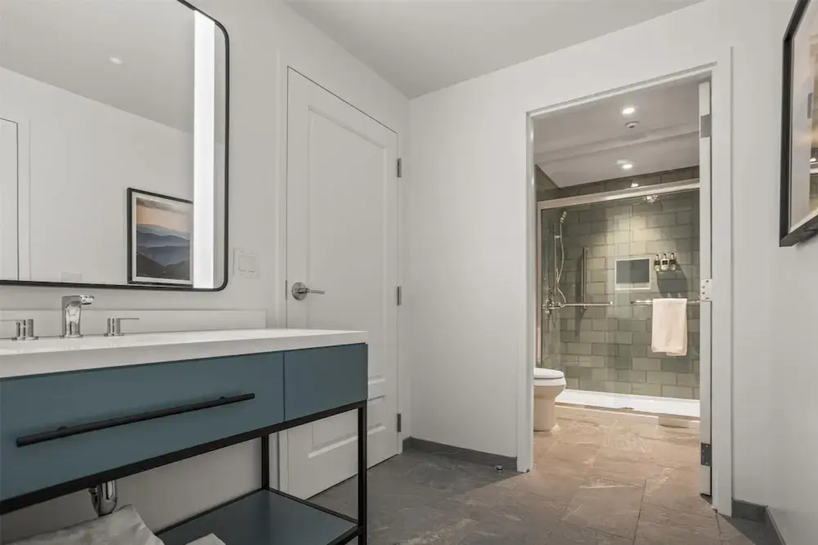 The Highlander at Radford, Tapestry Collection by Hilton