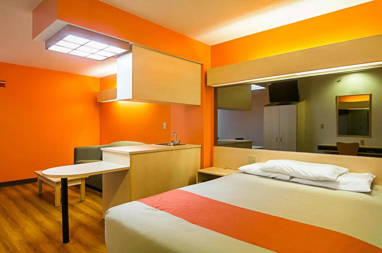 Motel 6 Sycamore, IL