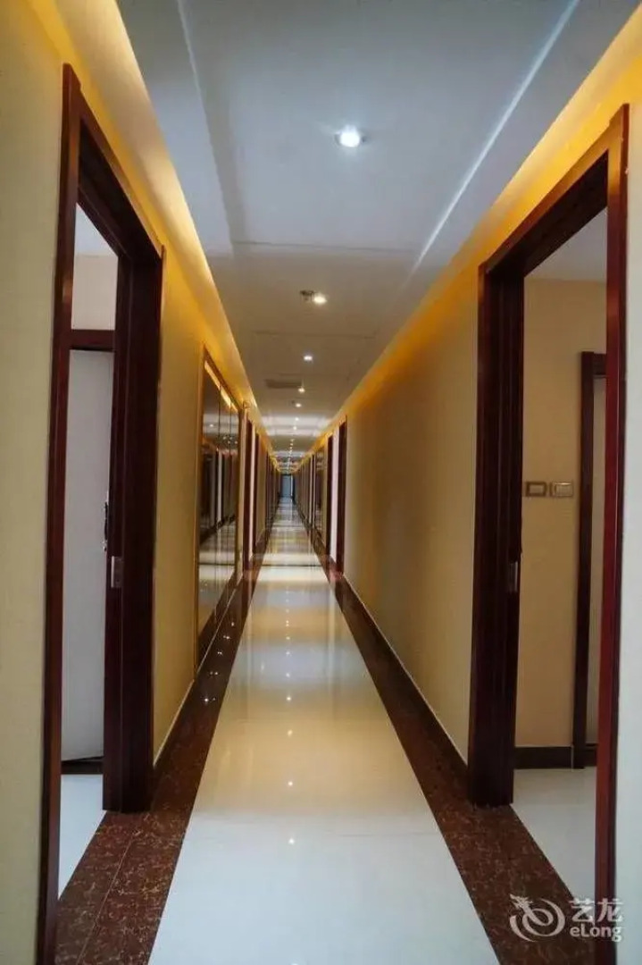 Sunshine Holiday Hotel