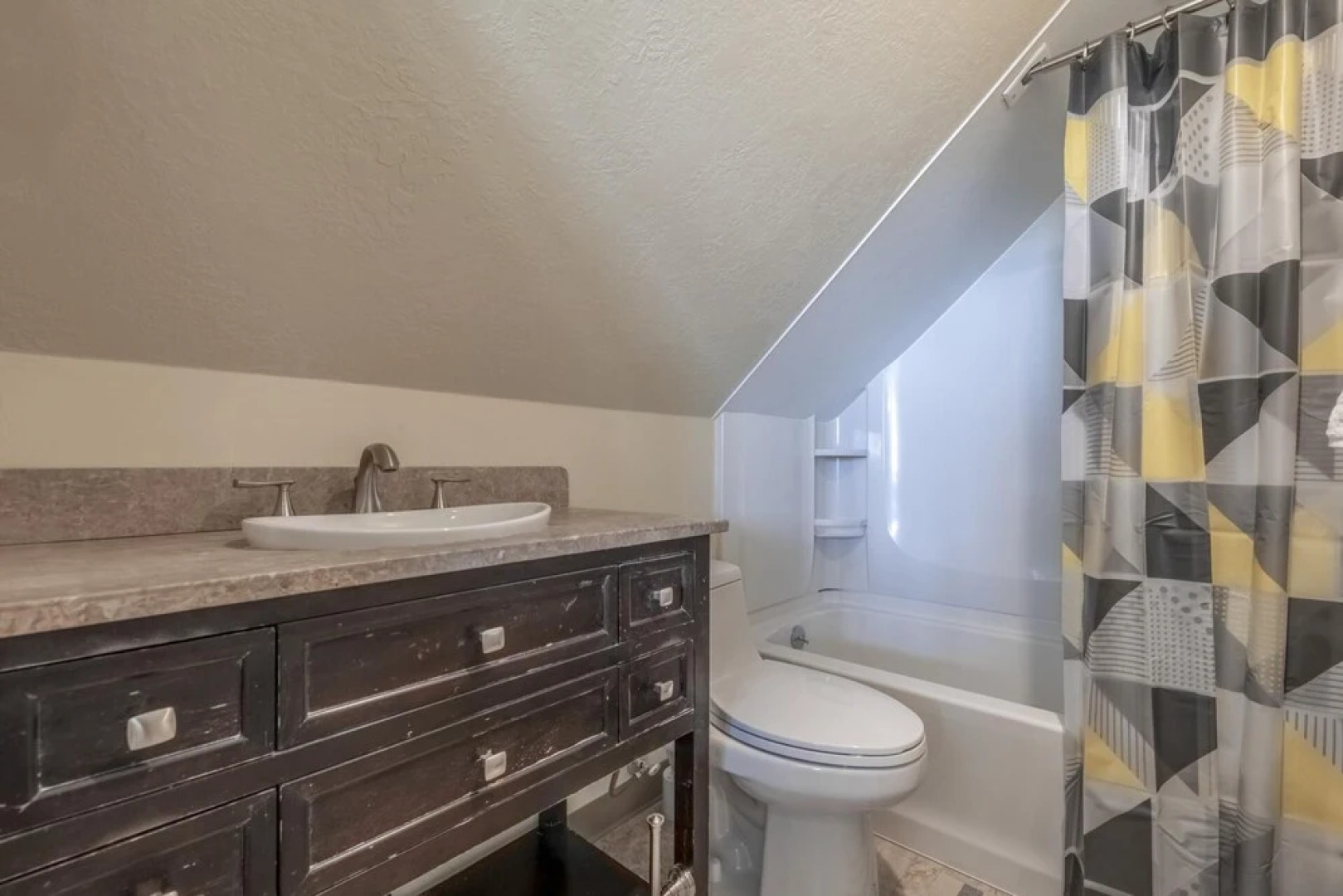 Family FUN Cabin! Sleeps 36, Mountainside w/ Beach Access, and Kid Paradise Yard