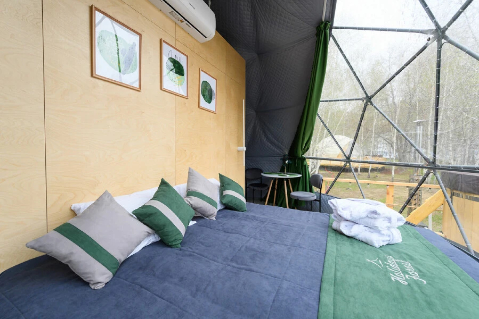 Холидей Форест