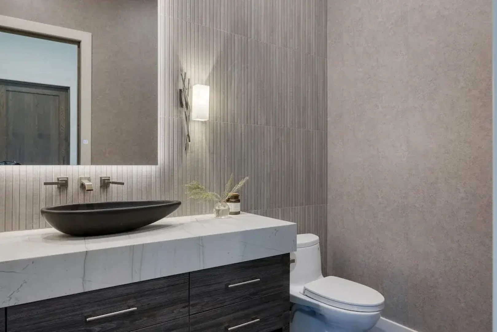 Reflection by Avantstay Sleeps 18 Lake Views Hot Tub Game Room