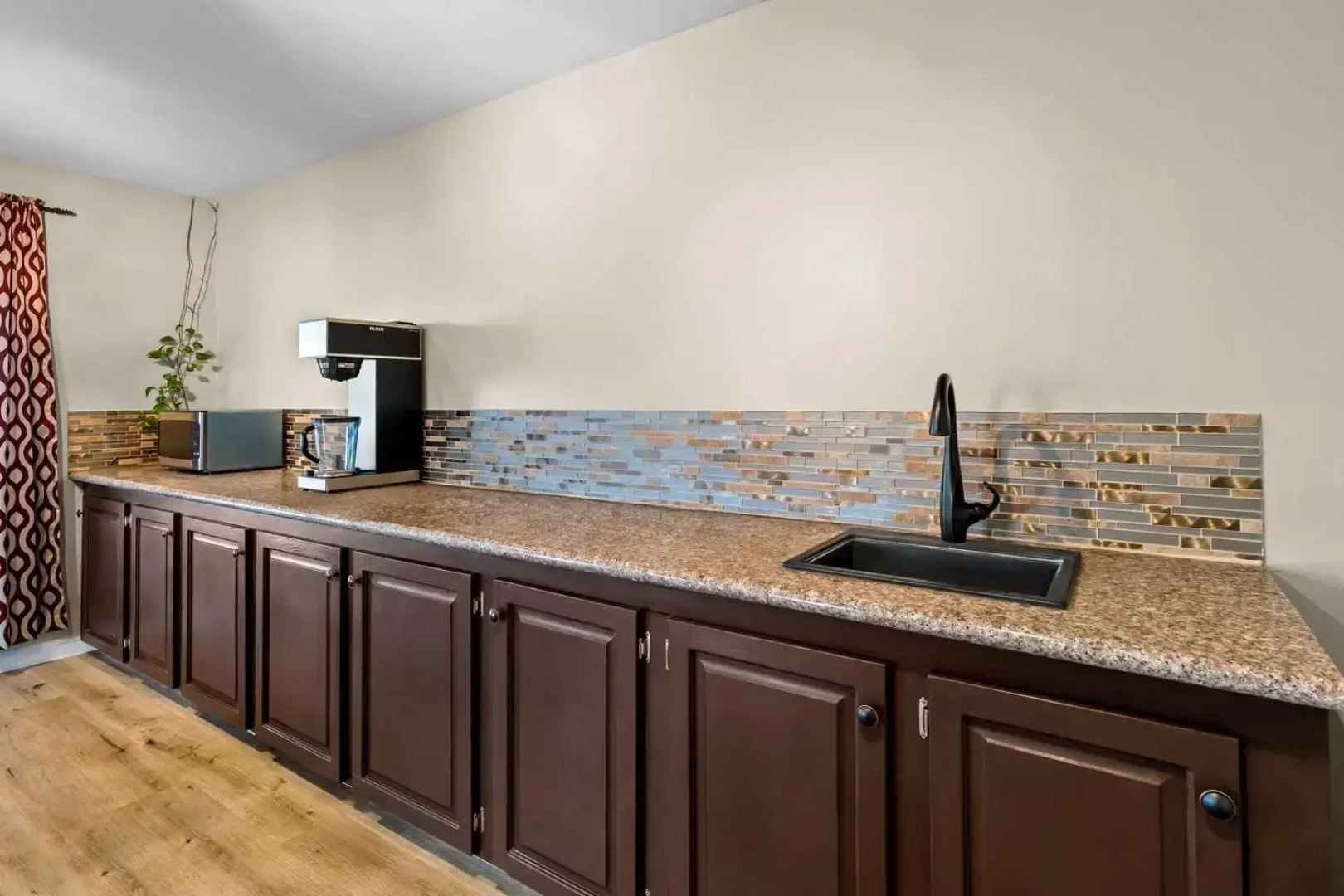 Rodeway Inn & Suites