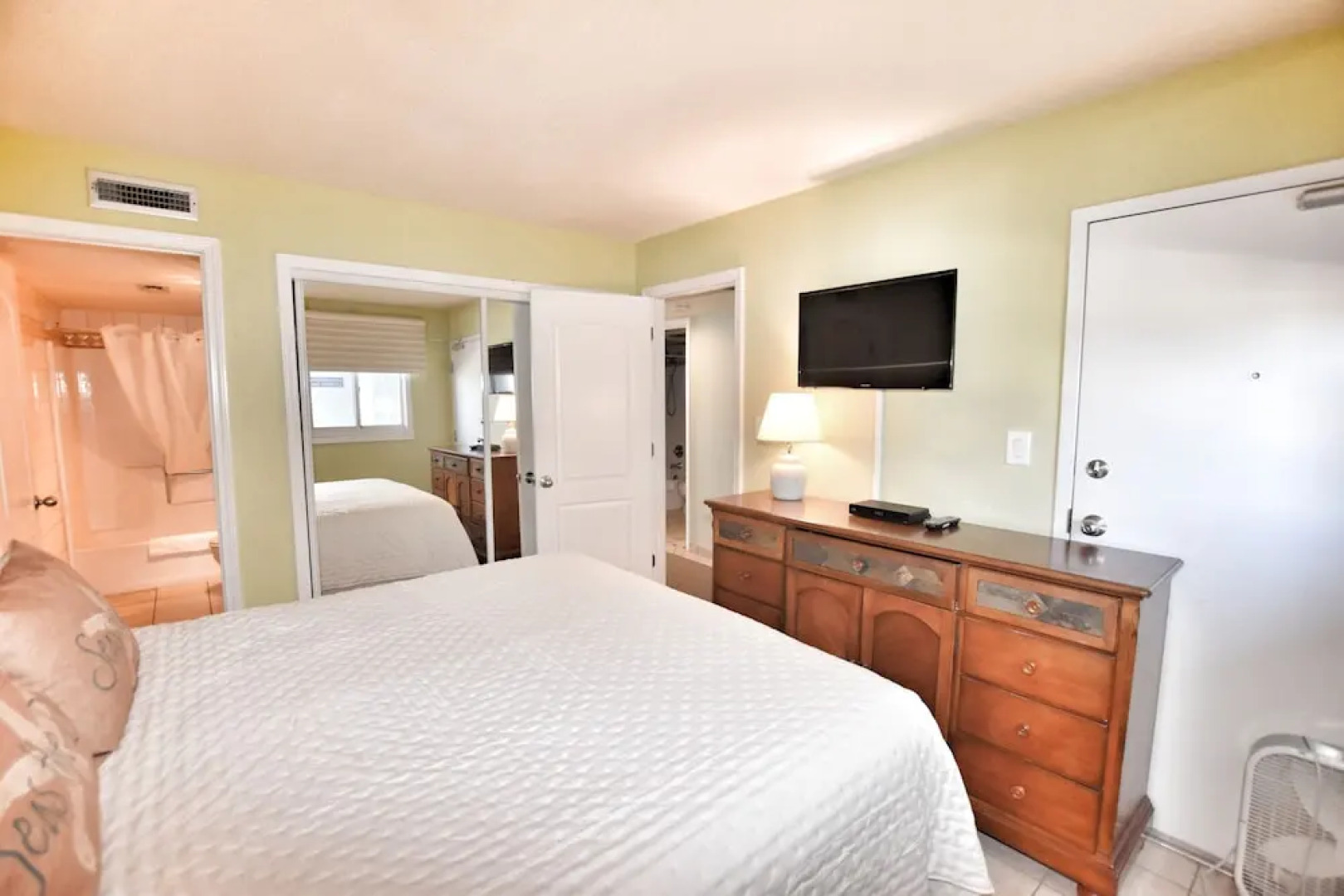 0611 Waters Edge Resort 2 Bedroom Condo by Redawning