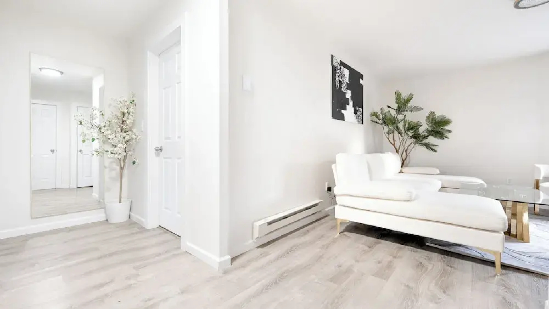 Ultra-Modern Luxe Sleek & Stunning Stay