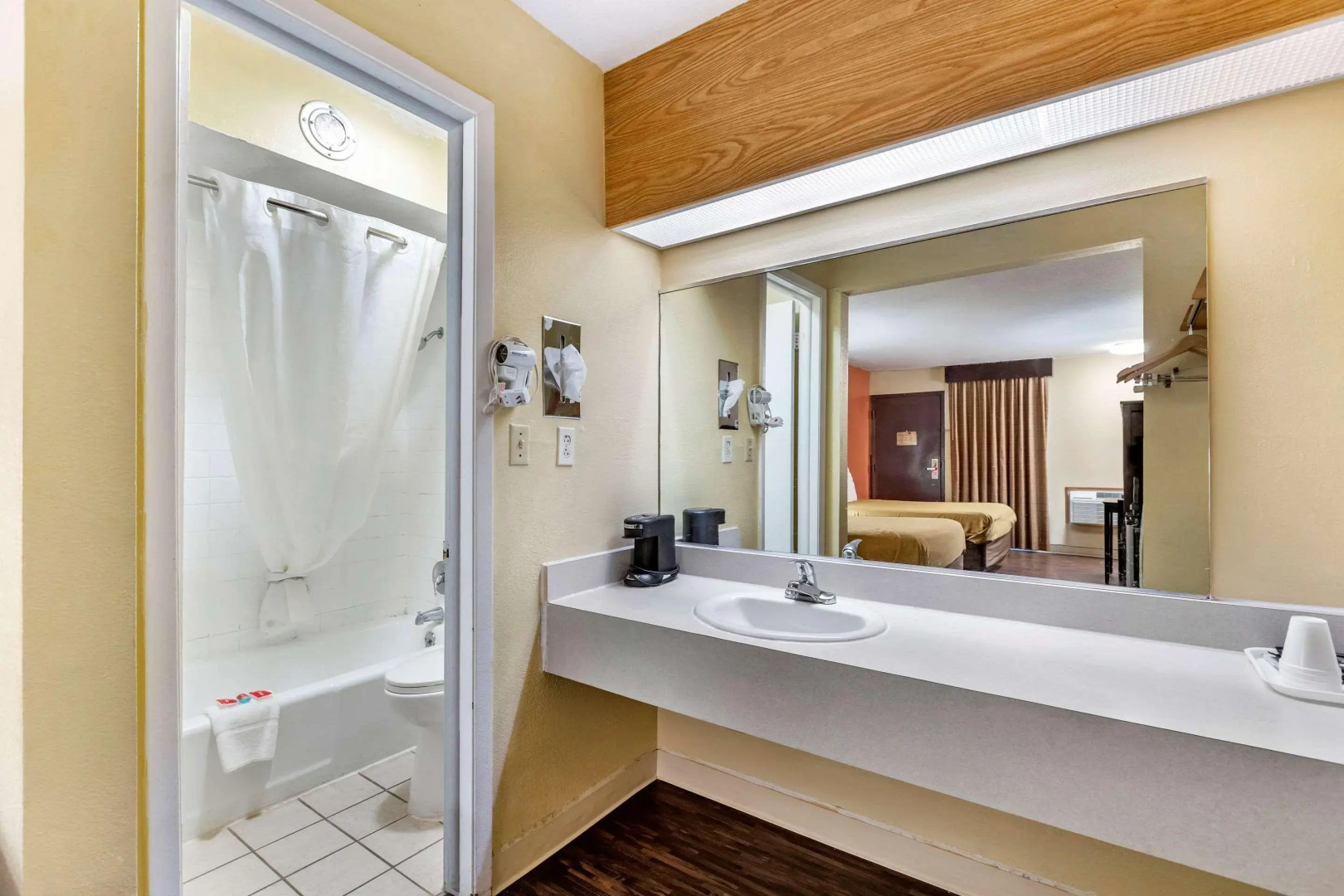 Econo Lodge Urbandale