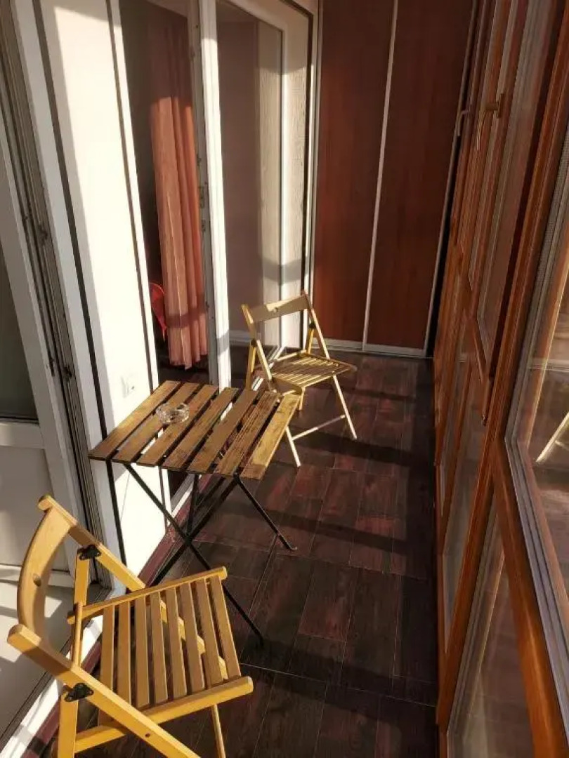 Ujutnaja i prostornaja kvartira v 50 metrah ot gorodskogo parka