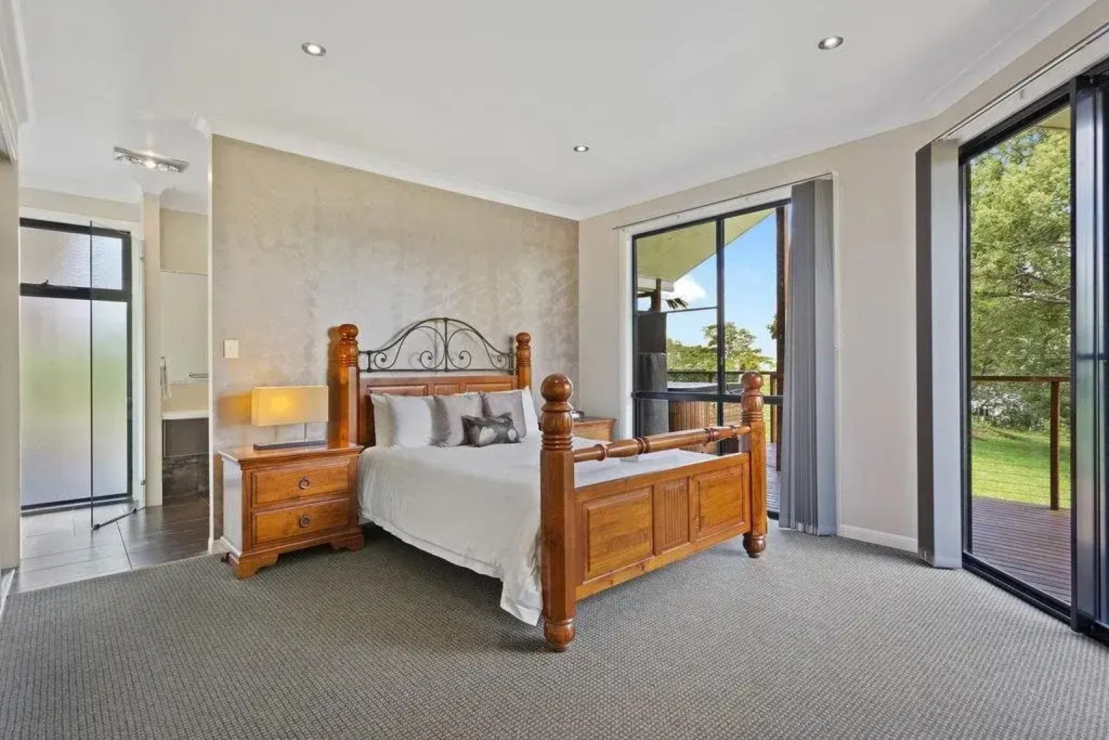 Ravensbourne Escape- Quingilli