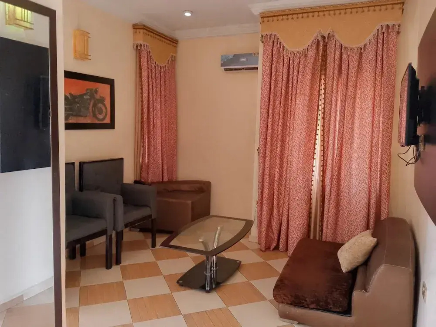 Ice Grand Hotel & Suites