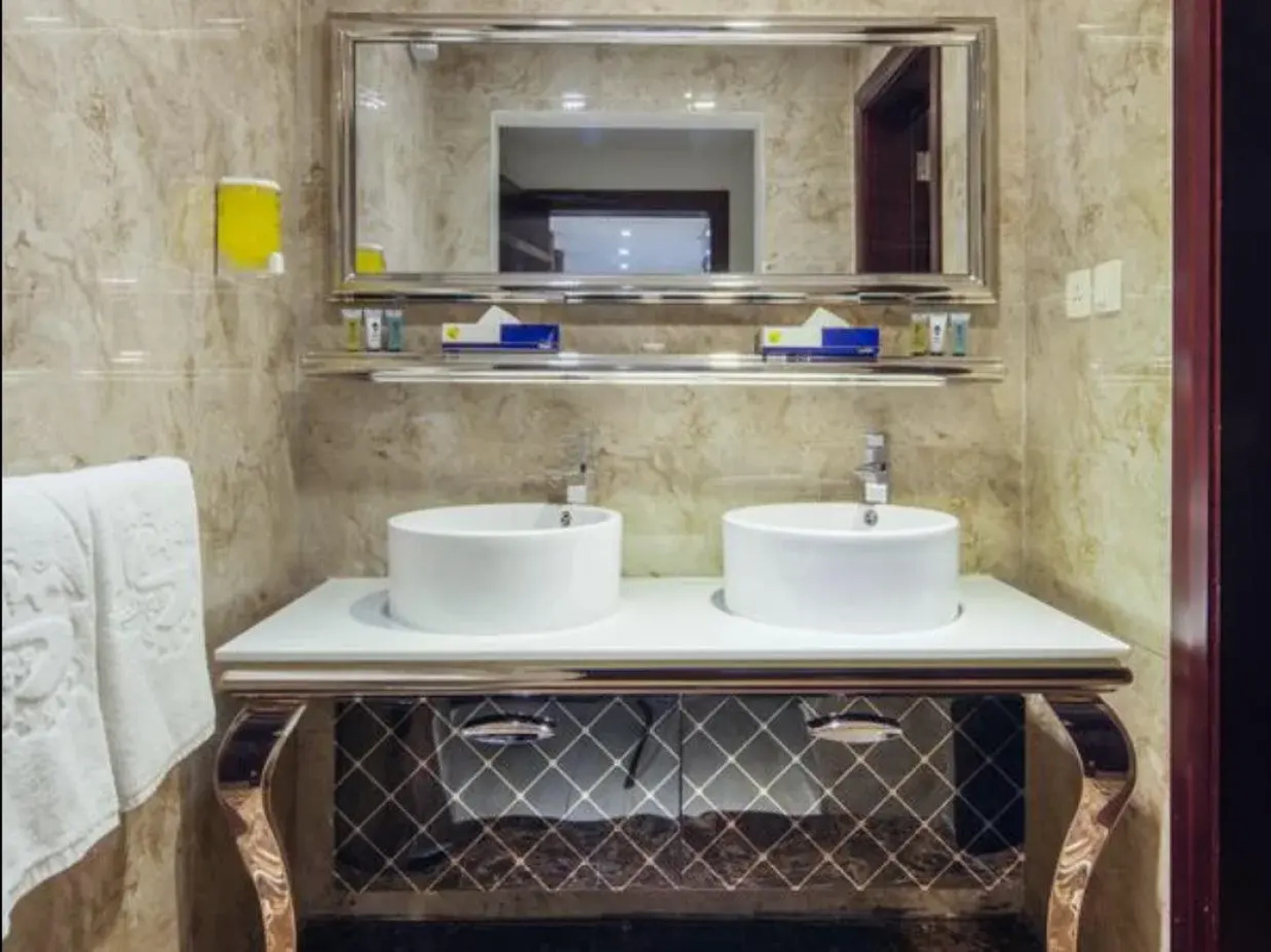 Burj Al Hayah Hotel Suites Al Falah