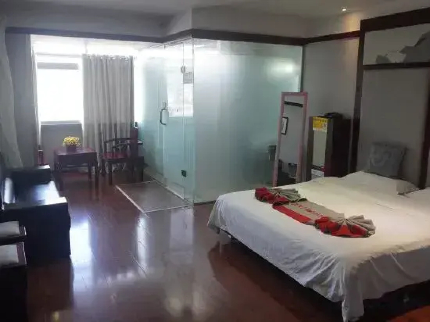 Jun Yi Chain Hotel (Danfeng Railway Station Branch)