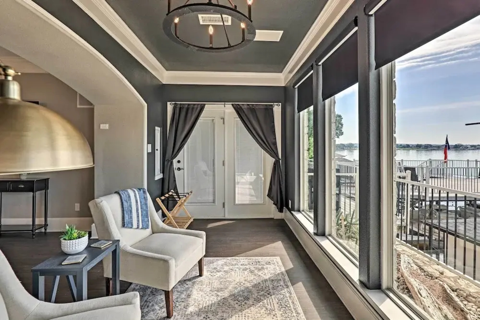 Lavish Lake House, Near Vineyards + Marinas!