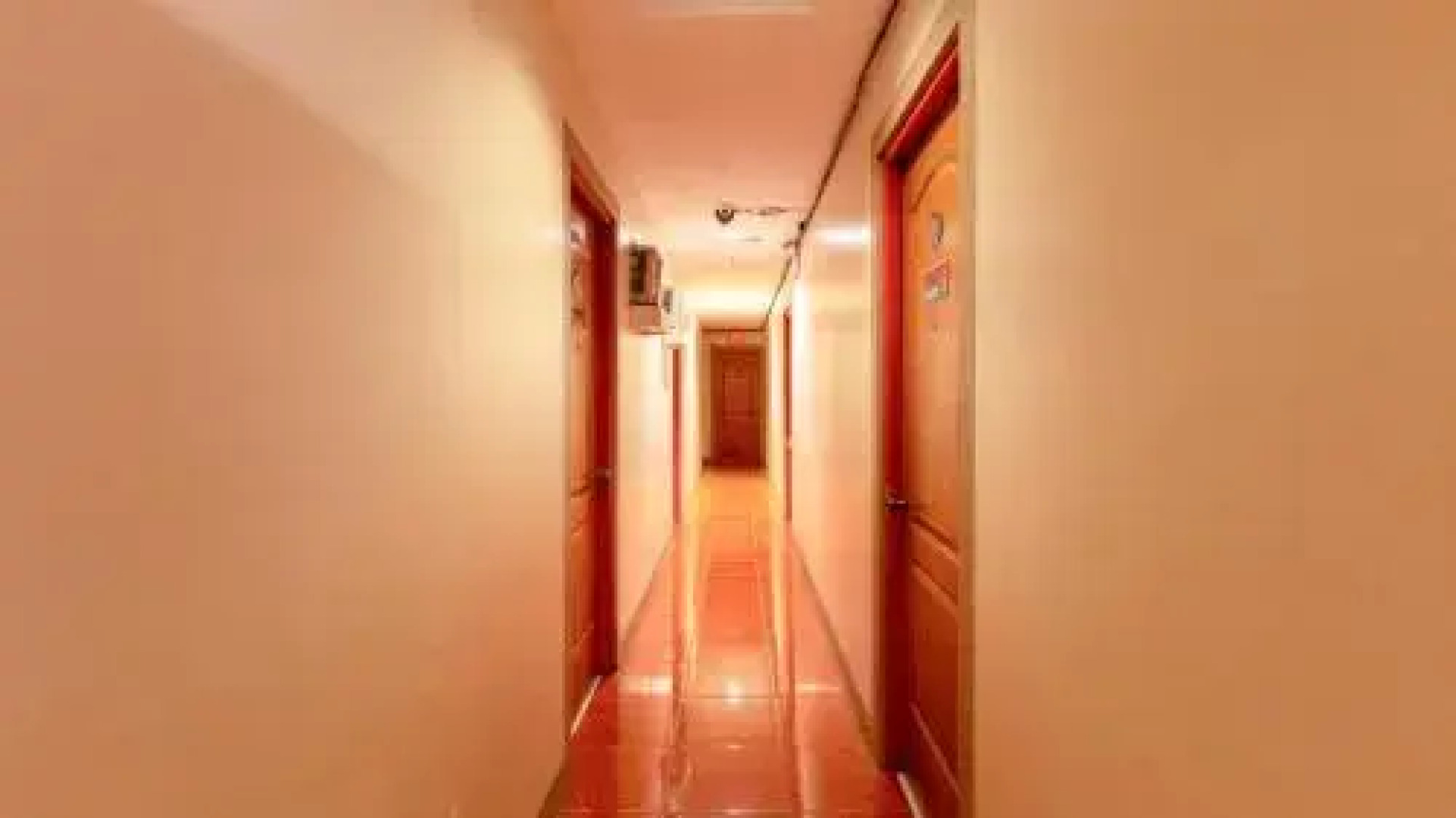 RedDoorz @ Paterno Street Tacloban