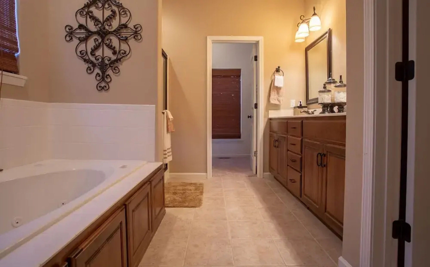 Classy Canyon Retreat - 5 Br Home