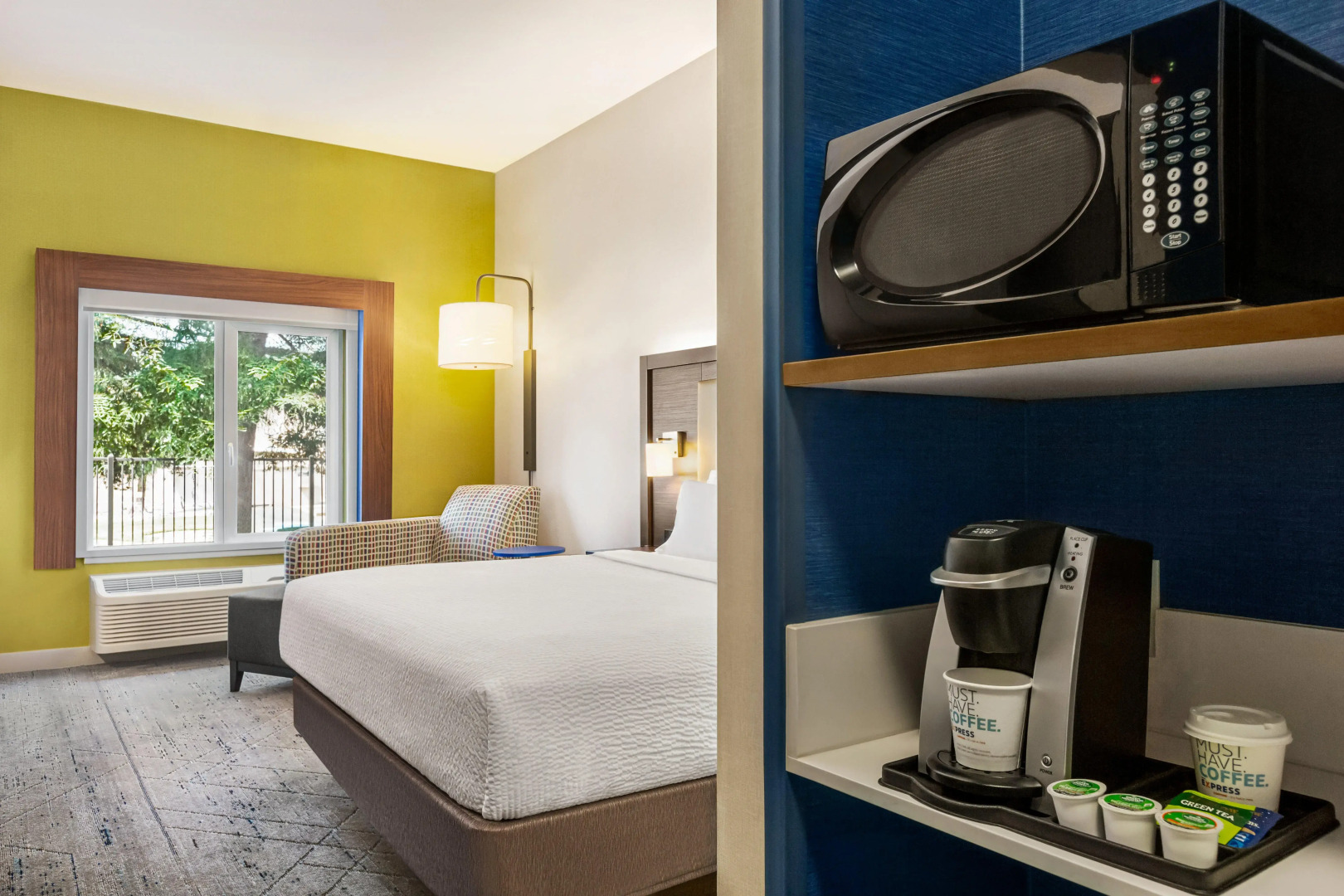 Holiday Inn Express & Suites Redding by IHG