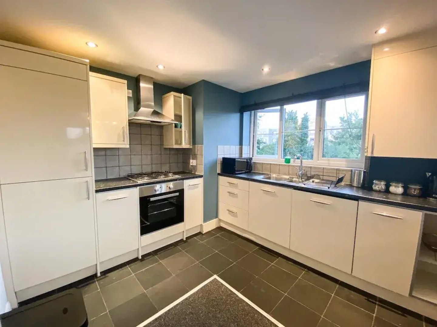 Short Stay Legoland Windsor Heathrow Thorpe Park Twickenham