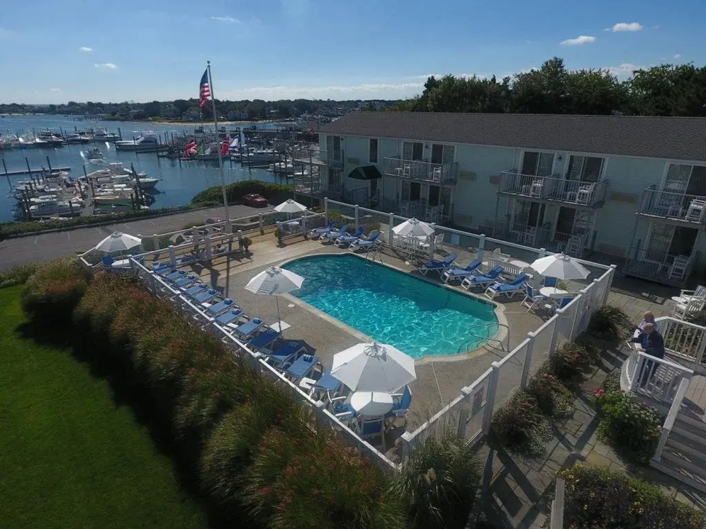 Anchor In Distinctive Waterfront Lodging