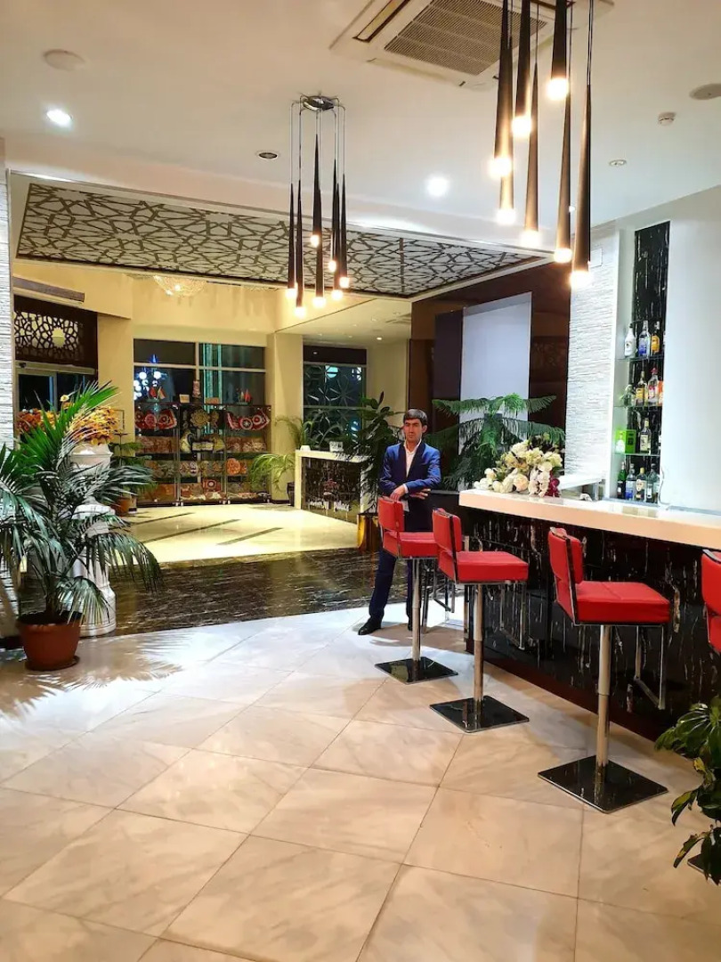 Отель Karon Palace