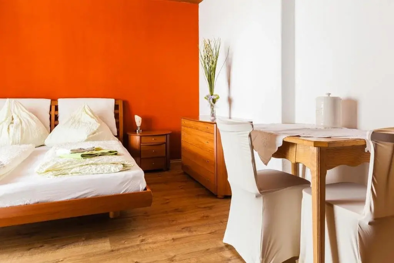 Haus Sieben - Singer Lydia