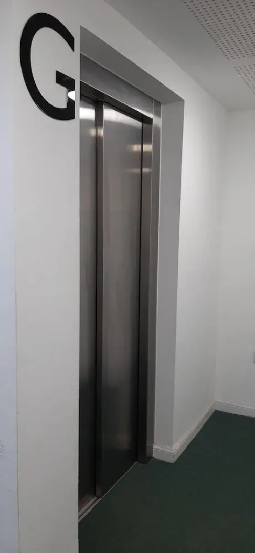 Modern Apartment Minutes From Central London, UK