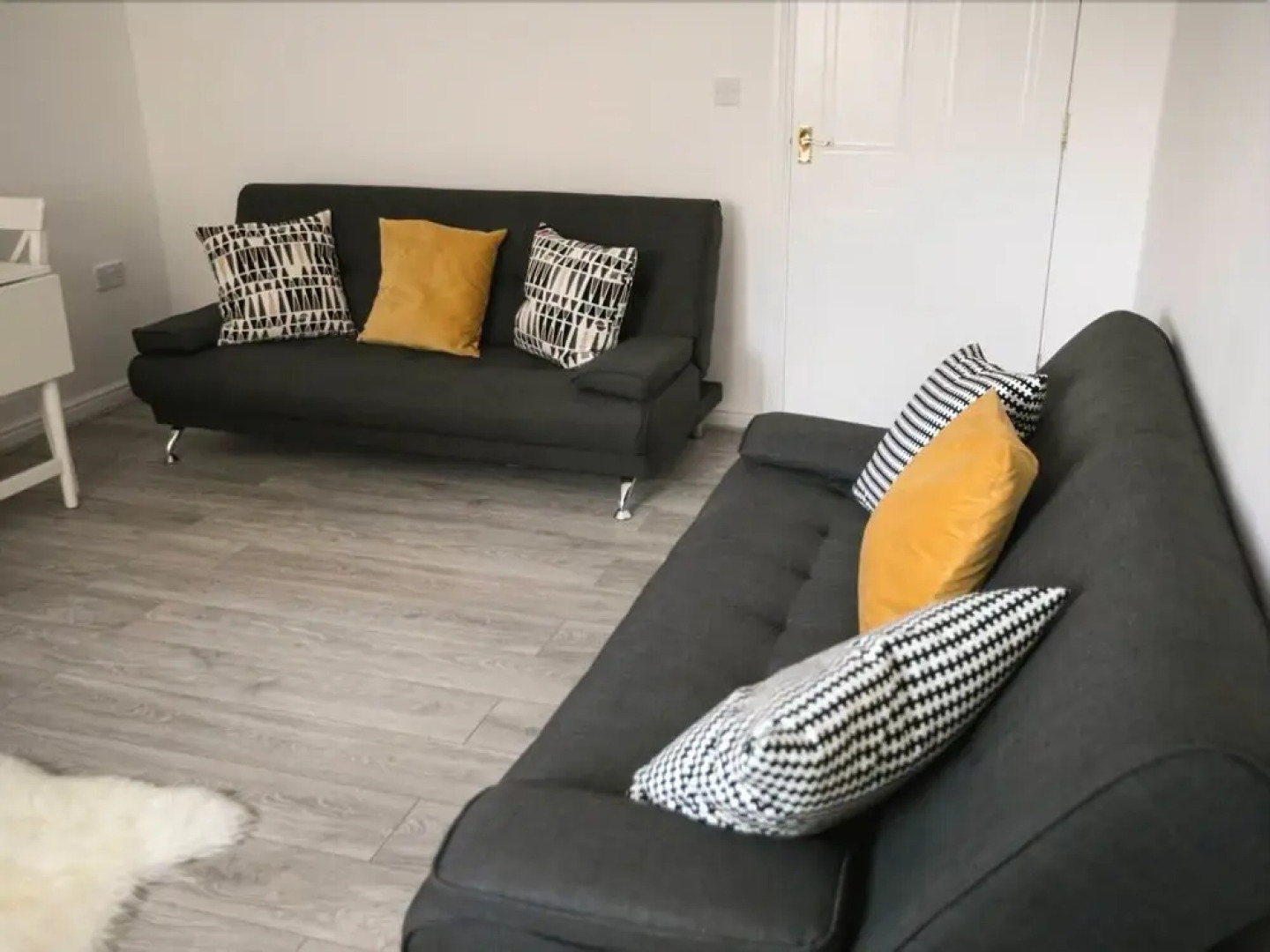 Lakeside Crystal Apartment