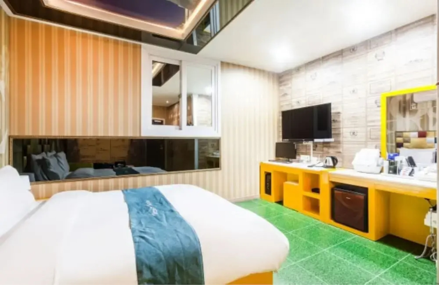 Sky Opening Drive-In Muintel