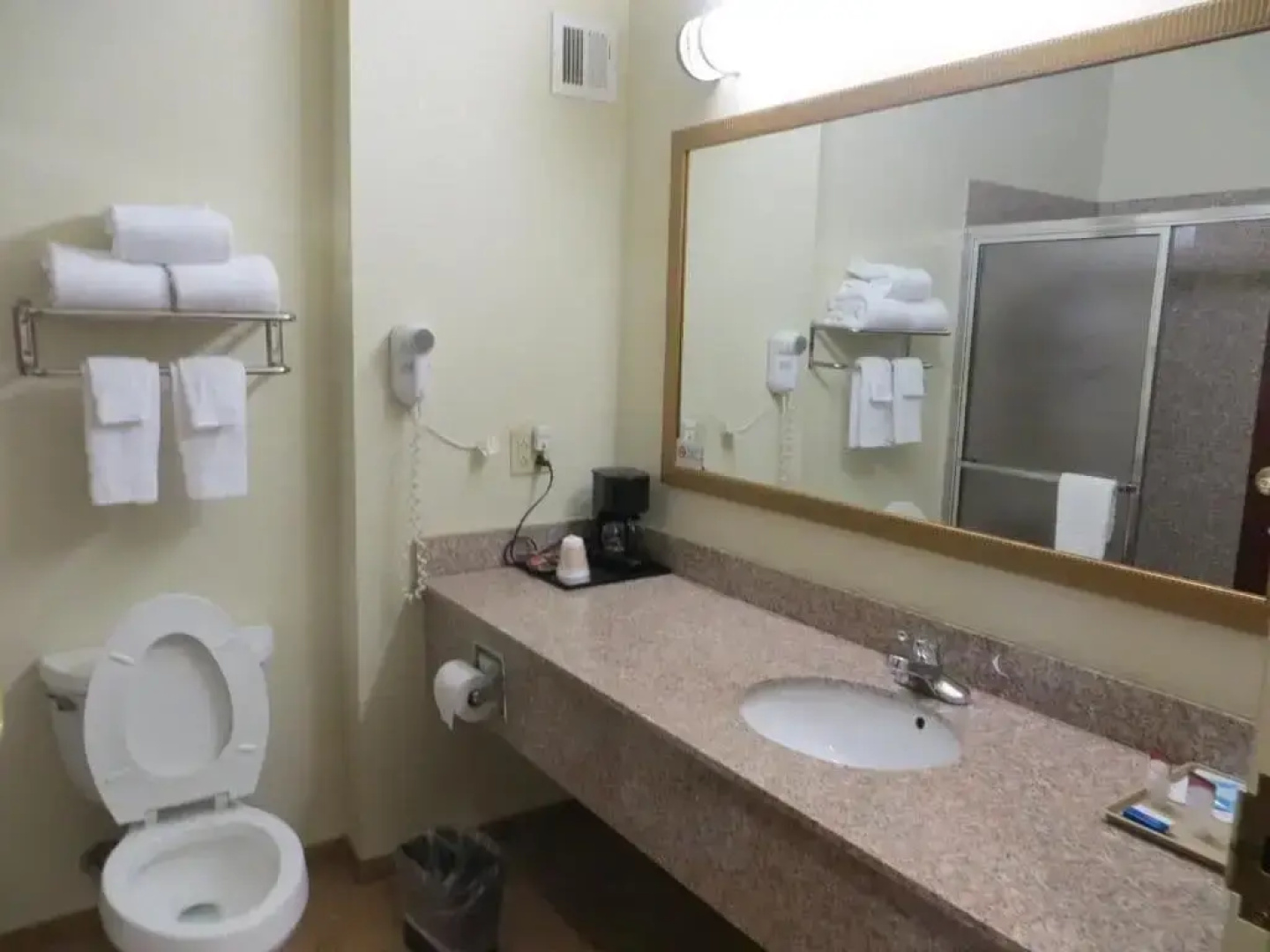 HomeTown Hotel Bryant