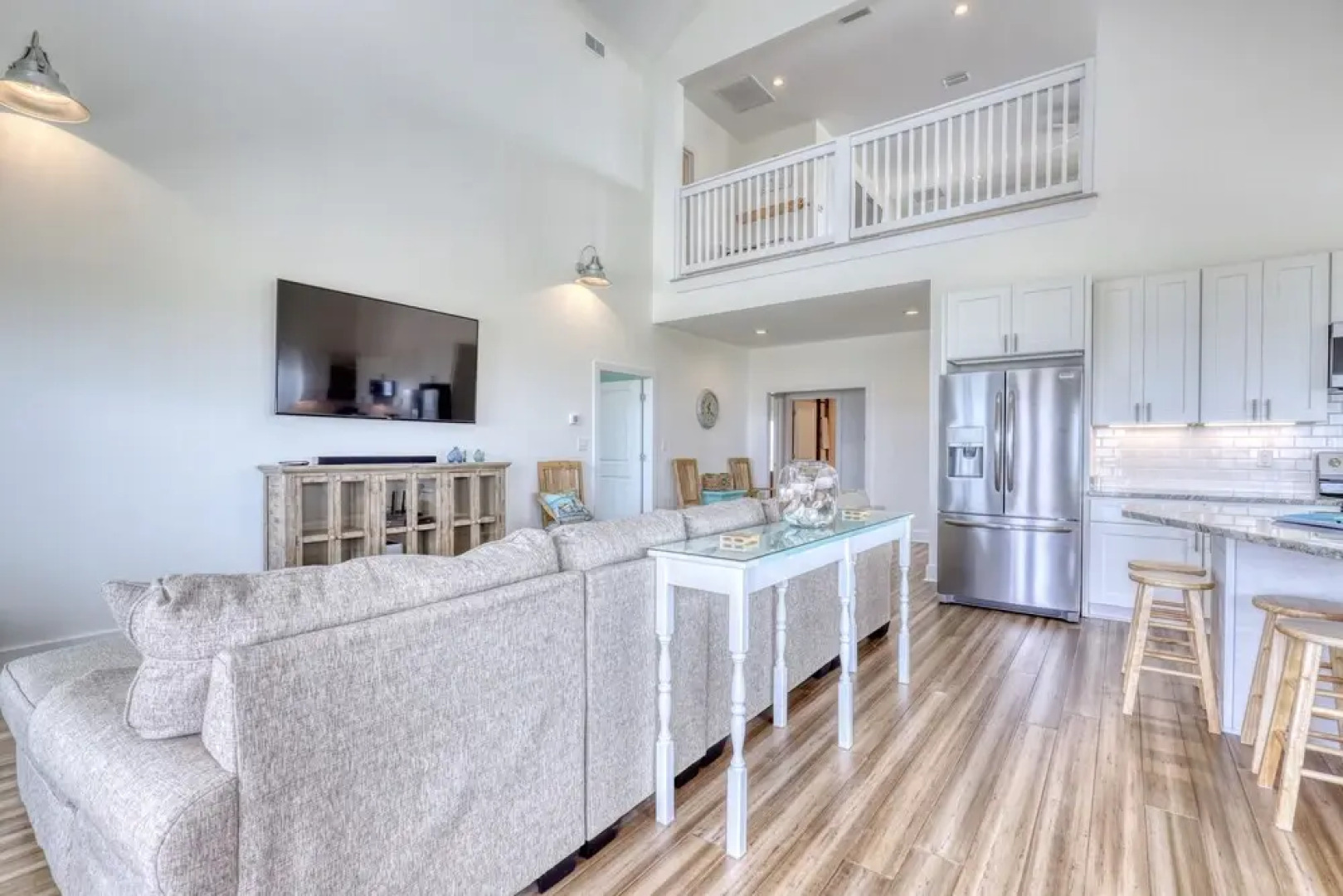 Salty Seahorse - Waterfront! Pet Friendly! Game Room, Pool Table, Beautiful Views - Room For The Whole Family 4 Bedroom Home by RedAwning