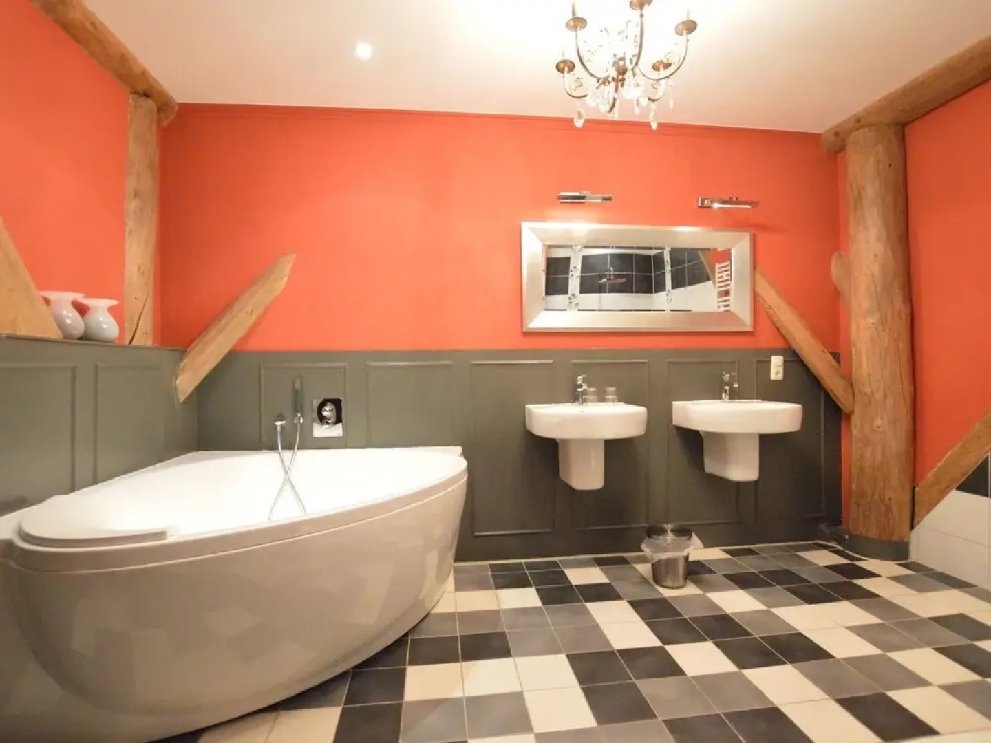 Heritage Farmhouse in Bronneger near Town Center