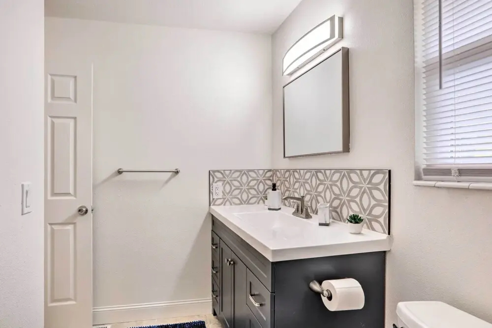 4 Mi to Dtwn Reno: Sleek Family Retreat!