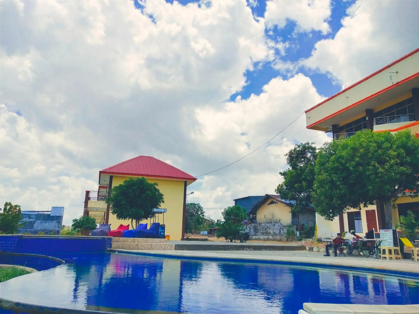 BUKIT KENARI Hotel & Restaurant