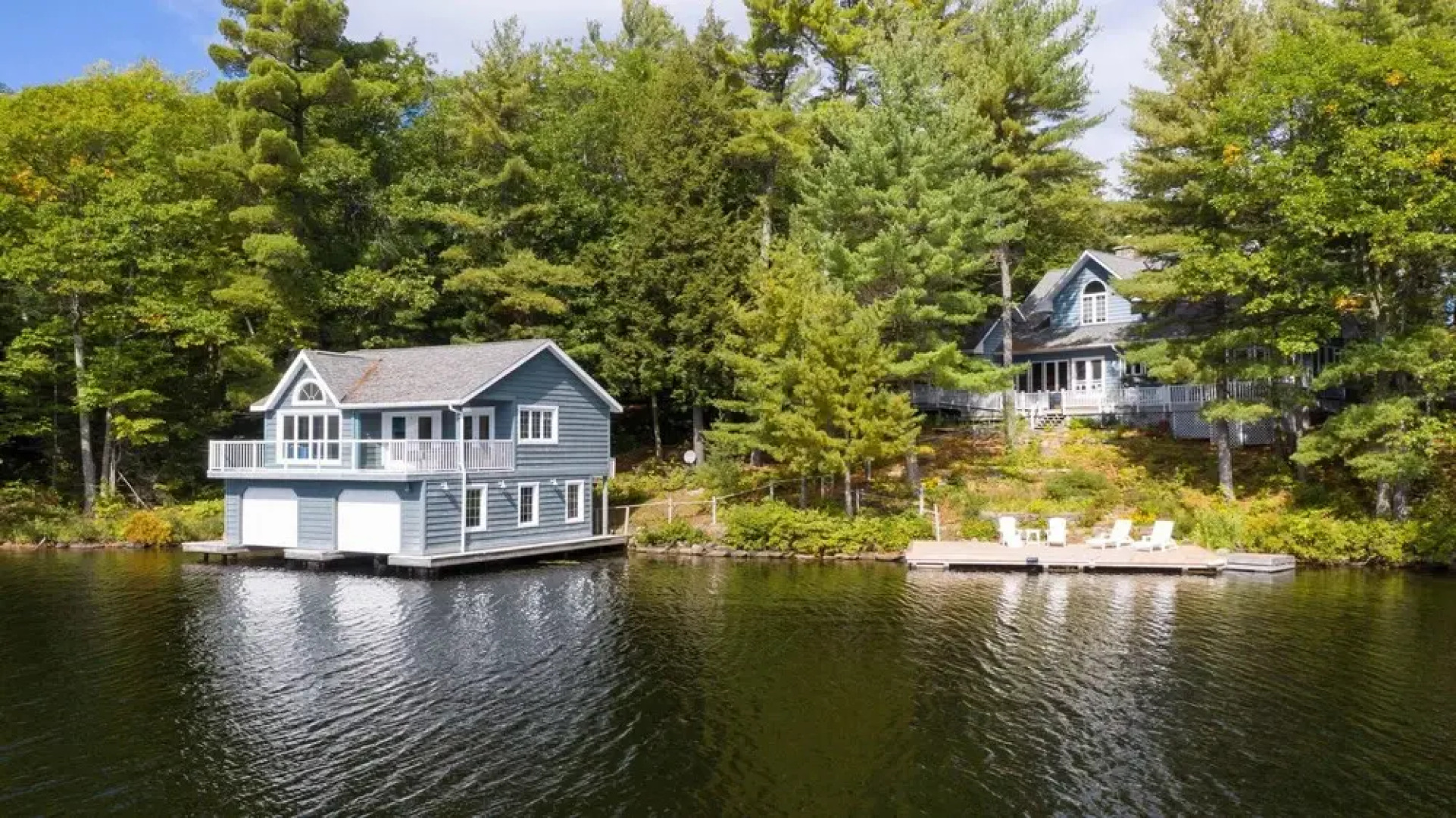 Wildflower Cottage A Fantastic boat access family cottage with a spectacular 500' of waterfront!