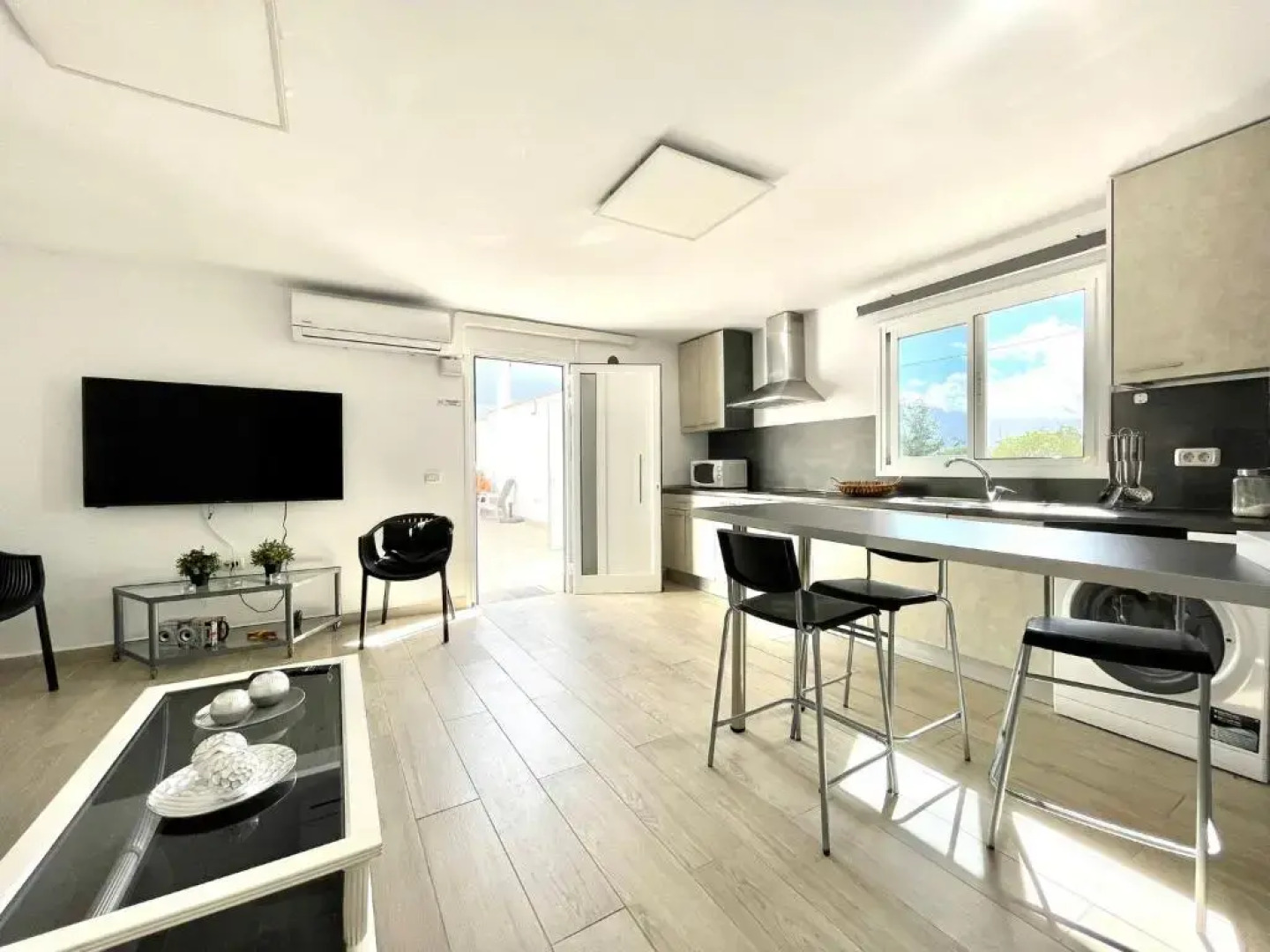 Two-Bedroom House 5, FreeWifi, AC, BBQ, Mountain View