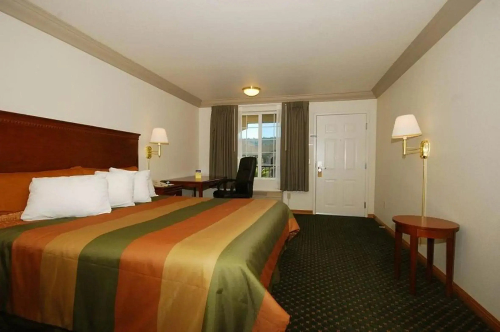 Cloverdale Wine Country Inn & Suites