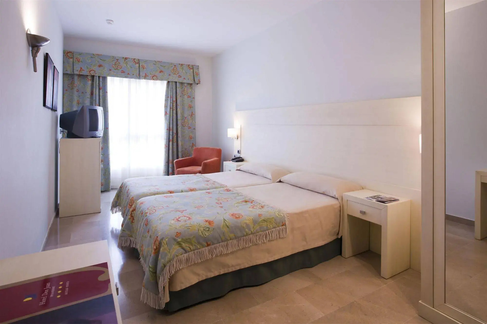 Senator Águilas Hotel