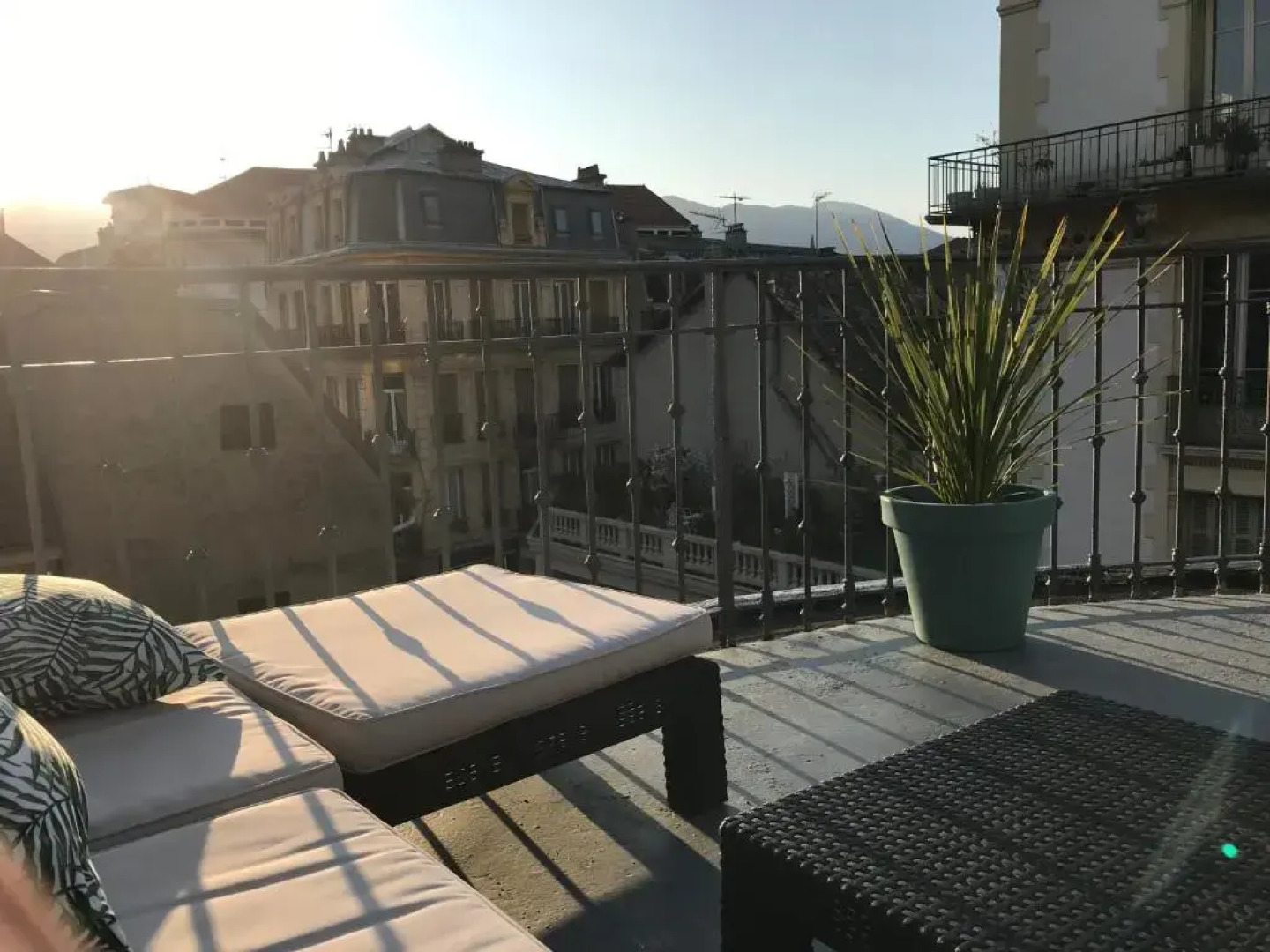 SEJOURAIXLESBAINS - Appartements Confidence hyper centre calme