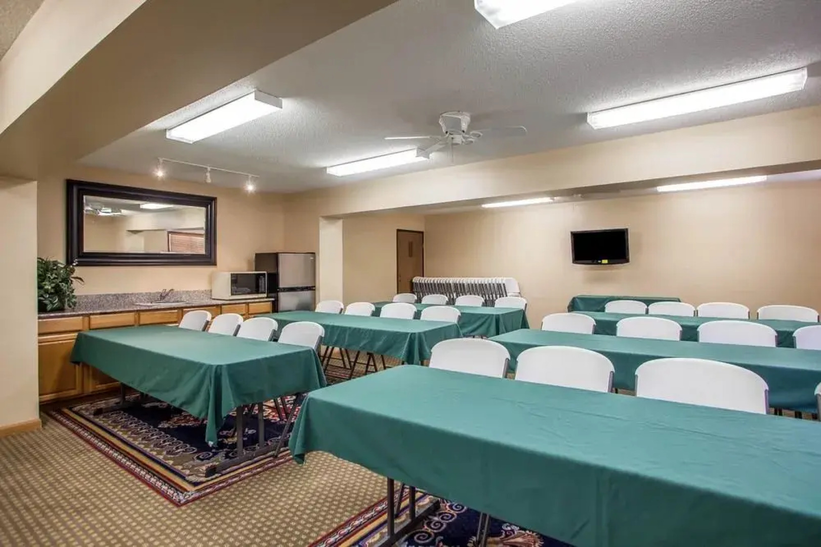 Econo Lodge Inn & Suites Bettendorf