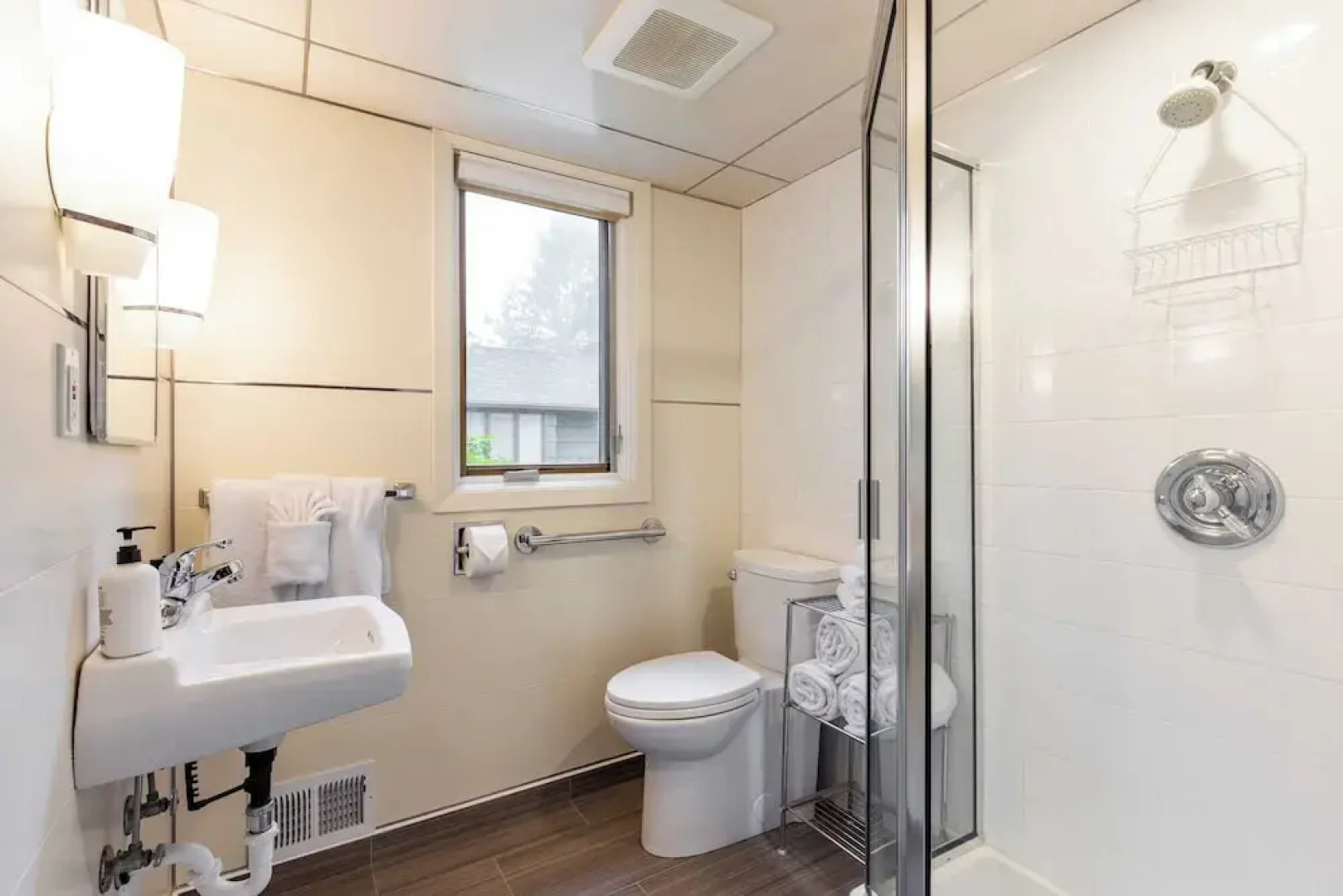 The Purcell House by Avantstay Surrounded in Lush Greenery w/ Large Yard & Ocean Views