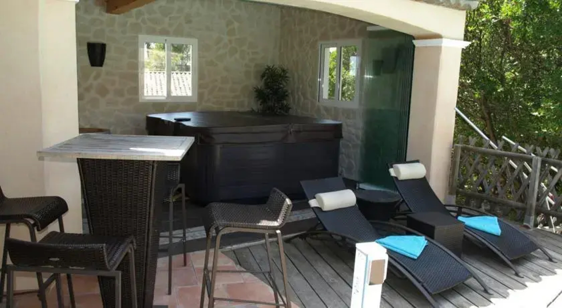 Piscine à débordement sur la Cote dAzur
