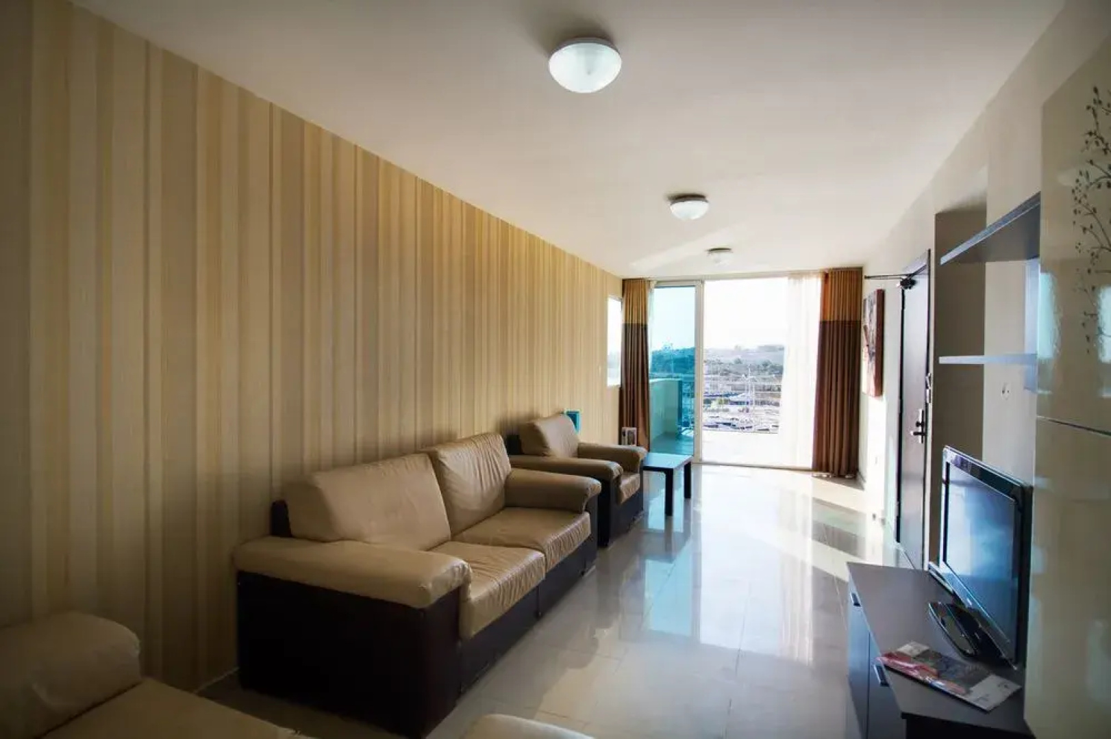 Blubay Apartments by ST Hotel