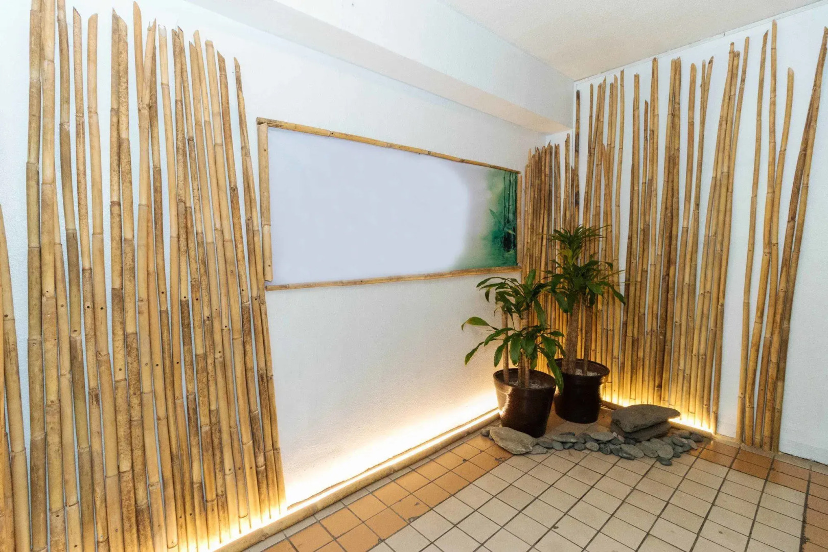 RedDoorz @ Amorsolo Makati