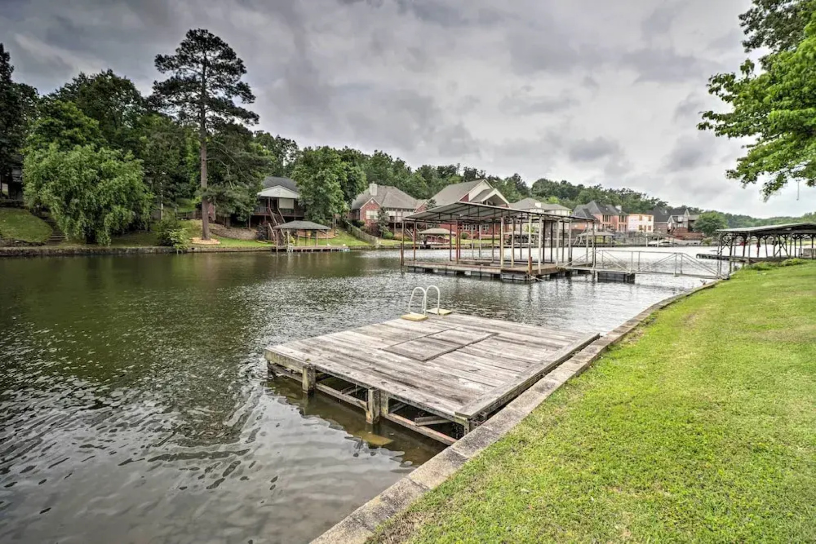 7 Mi to Nat'l Park: Home w/ Dock in Hot Springs