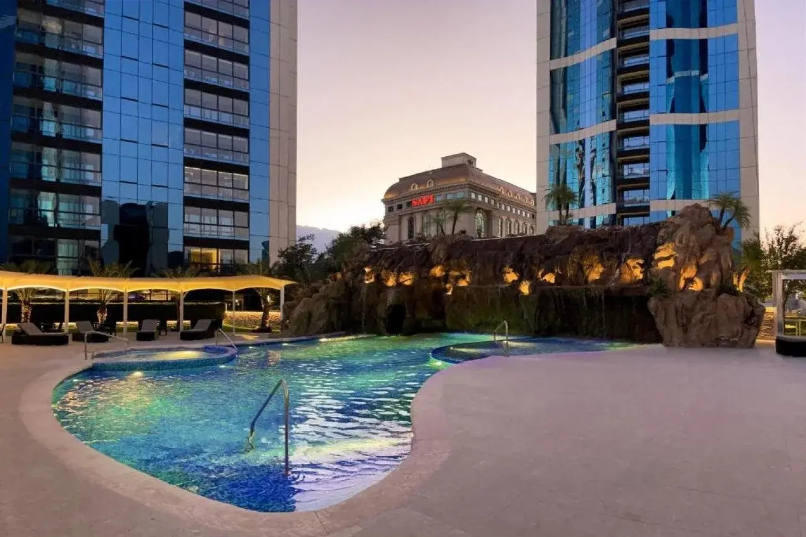 Safi Royal Luxury Metropolitan