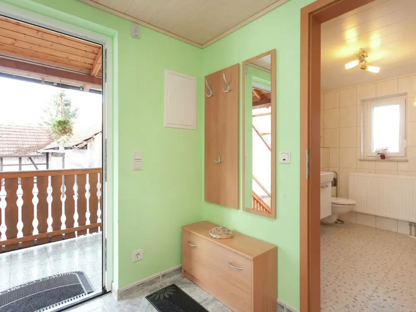 Apartment Near Eisenach With a Separate Entrance and Covered Terrace