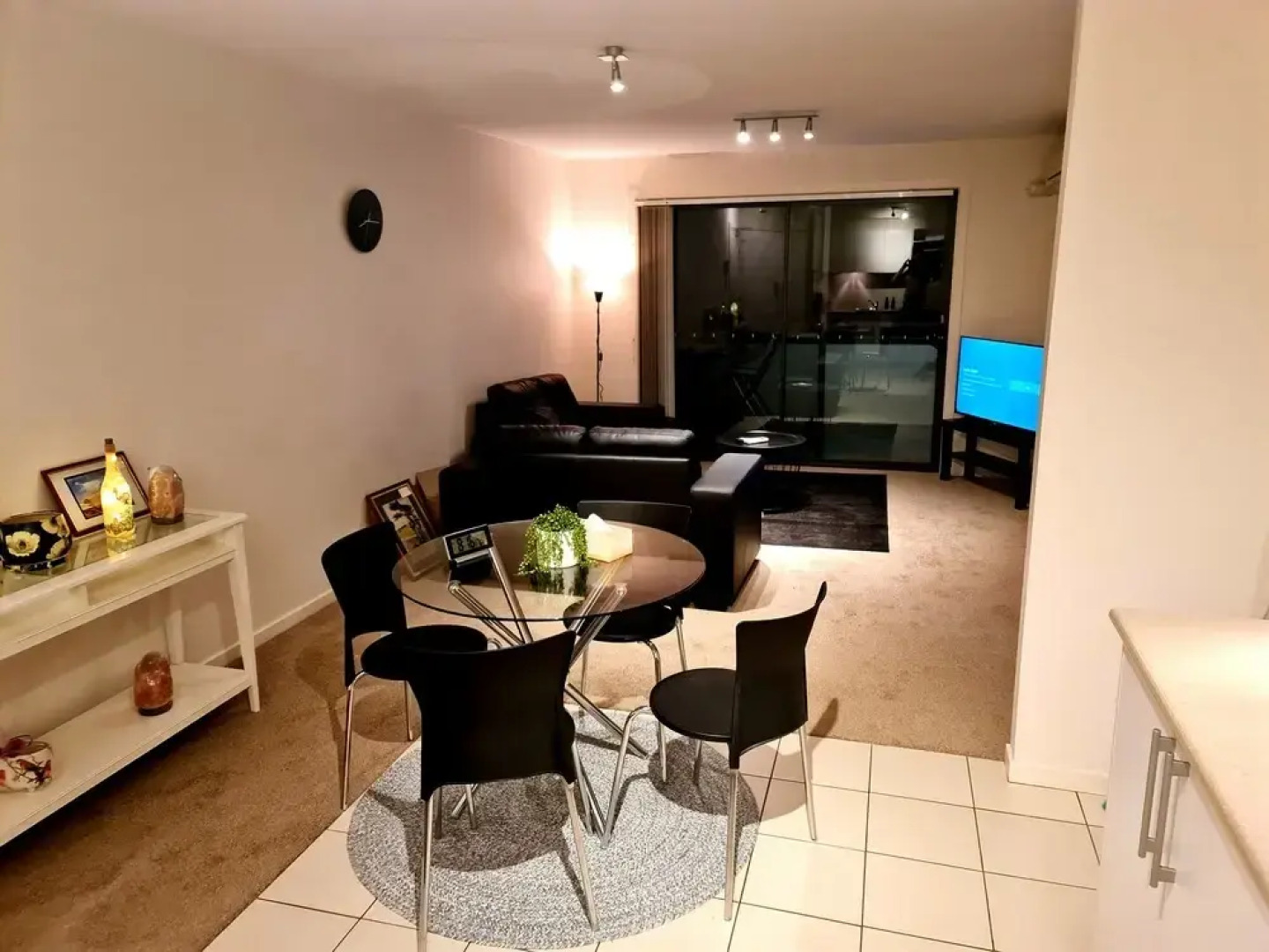 Qure Restaurant & Apartments