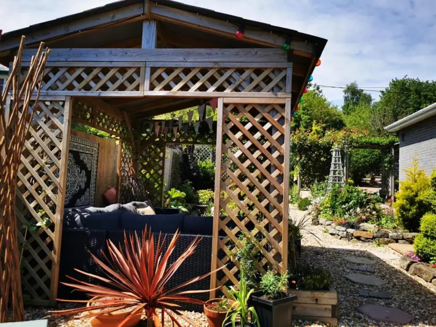 Down The Garden Path Vintage Caravan B&B