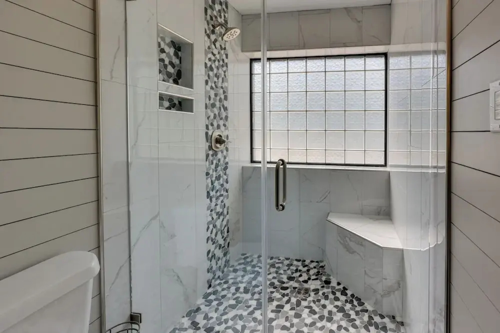 Pool & Lake Hamilton Access: Hot Springs Condo!