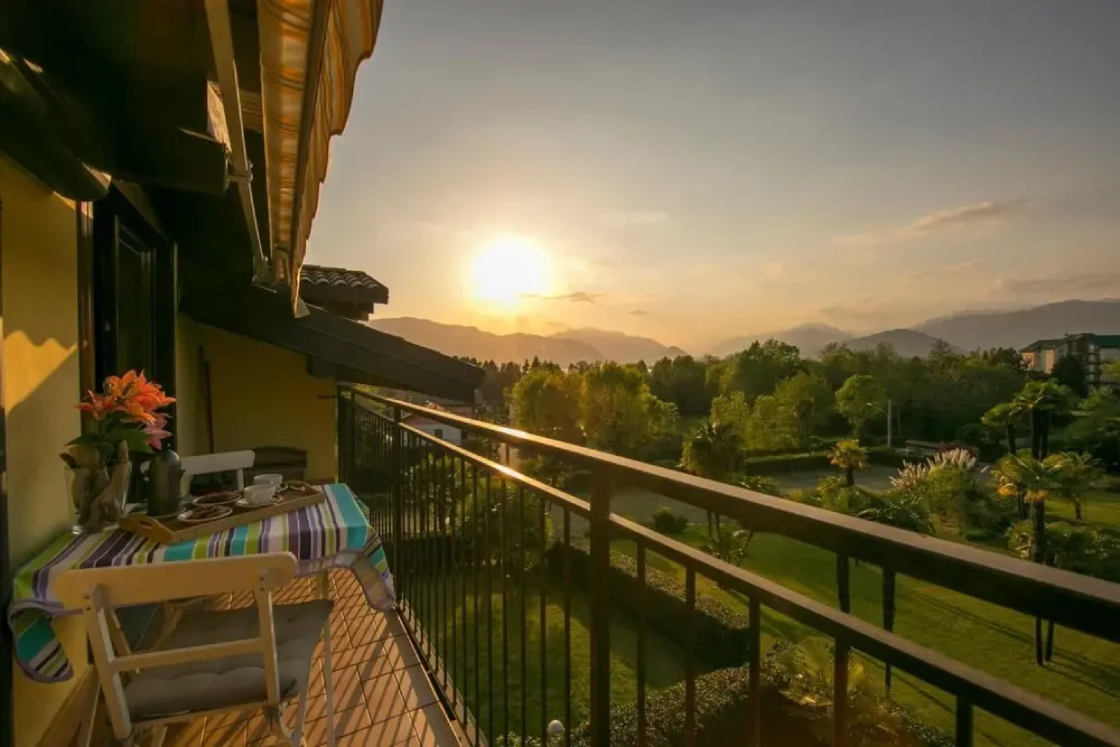 Amazing Gaia Le Palme Pool Lake View