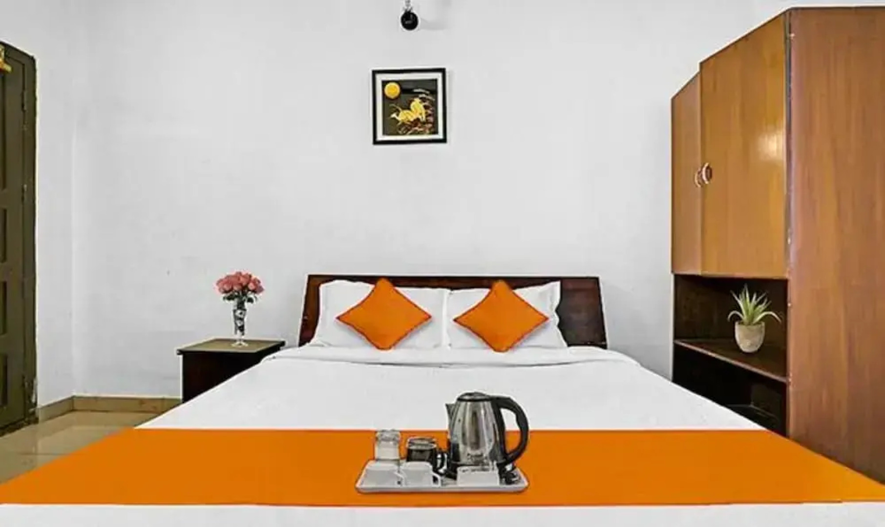 Oyo 90840 Majestic Raja Nagari