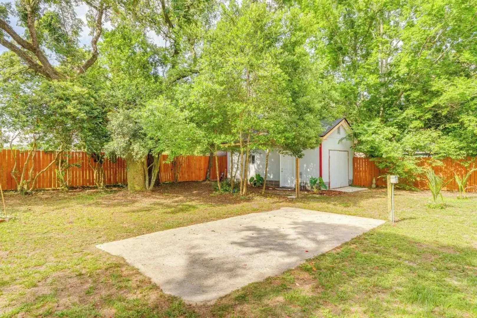 Retro-tropical Pensacola Home - 3 Mi to Downtown!